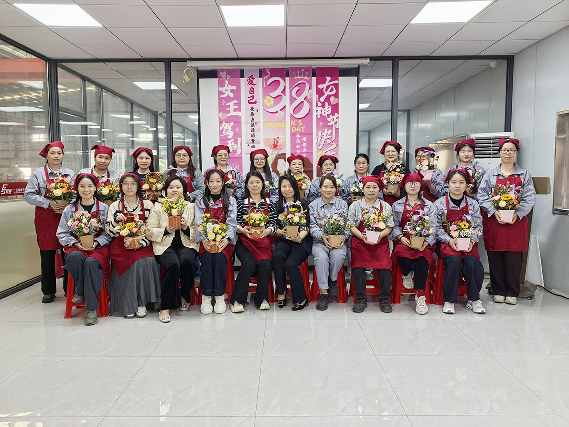 以花之名 遇见最美的自己——赛福举办三八妇女节活动