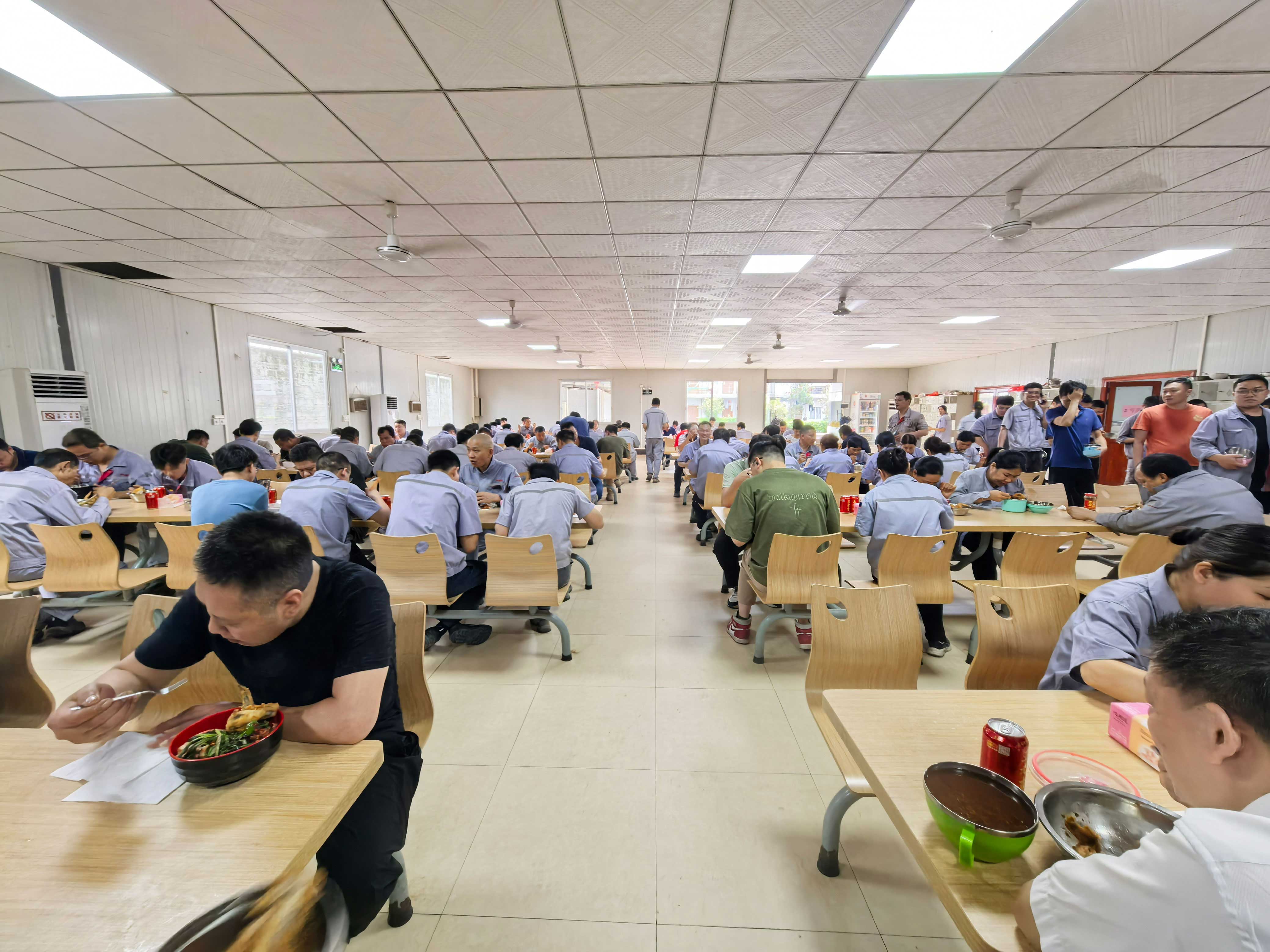 致敬每一位奋斗者！四月全力以赴，五一共赴美好