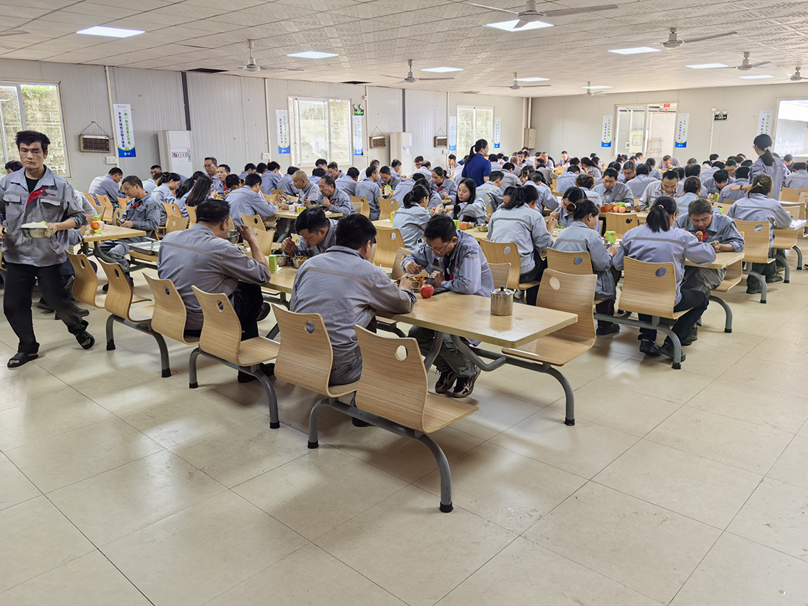 温情满冬至—赛福暖心加餐相伴员工度佳节